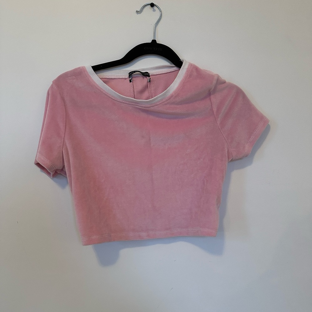UO pink velvet cropped tee